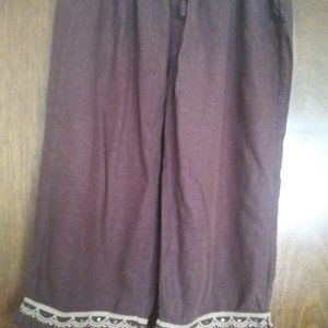 Woman's drawstring capris